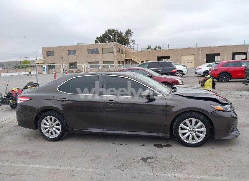 Photo 13 of 2019 Toyota Camry LE (VIN 4T1B11HK7KU702244)