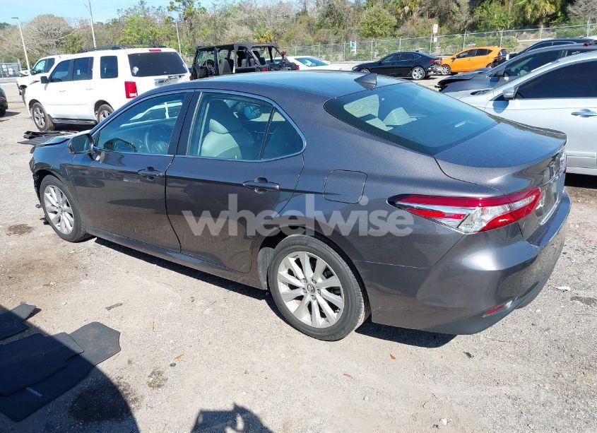 Photo 3 of 2019 Toyota Camry LE (VIN 4T1B11HK7KU716953)