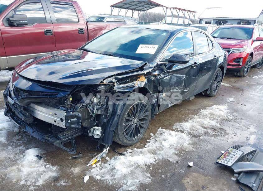 Photo 2 of 2019 Toyota Camry SE (VIN 4T1B11HK7KU718007)