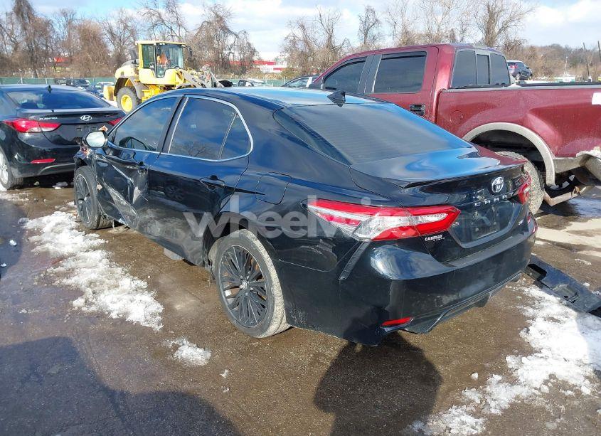 Photo 3 of 2019 Toyota Camry SE (VIN 4T1B11HK7KU718007)