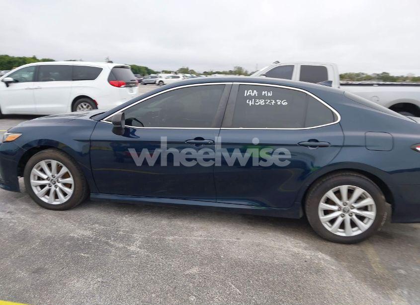 Photo 14 of 2019 Toyota Camry LE (VIN 4T1B11HK7KU722414)