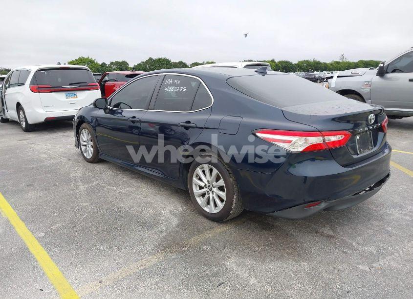 Photo 3 of 2019 Toyota Camry LE (VIN 4T1B11HK7KU722414)