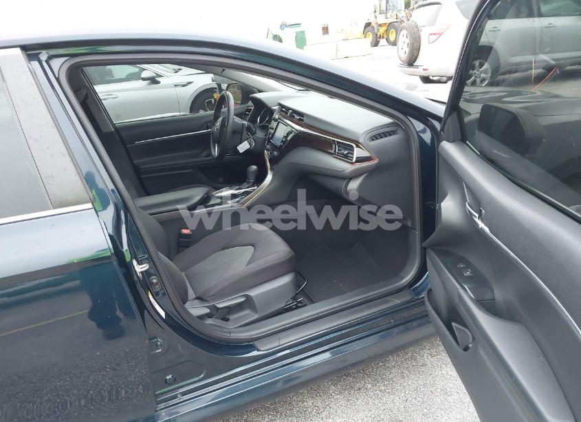 Photo 5 of 2019 Toyota Camry LE (VIN 4T1B11HK7KU722414)