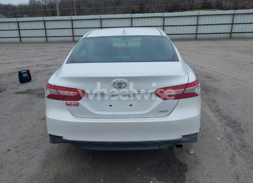 Photo 16 of 2019 Toyota Camry XLE (VIN 4T1B11HK7KU733770)