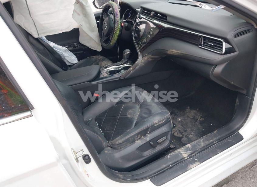 Photo 5 of 2019 Toyota Camry XLE (VIN 4T1B11HK7KU733770)