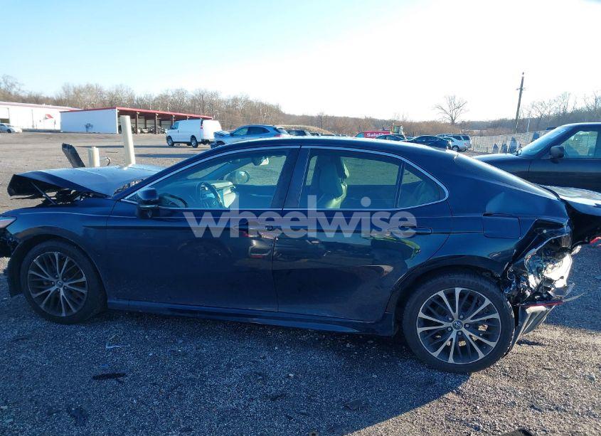 Photo 15 of 2019 Toyota Camry SE (VIN 4T1B11HK7KU736488)