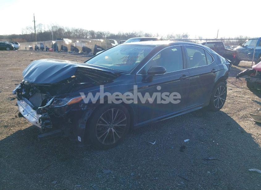 Photo 2 of 2019 Toyota Camry SE (VIN 4T1B11HK7KU736488)