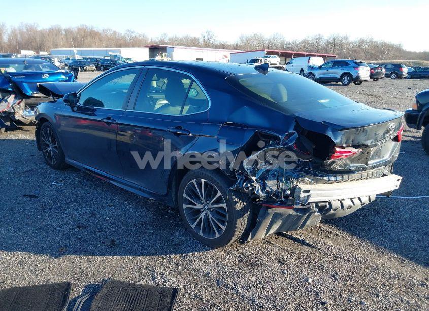 Photo 3 of 2019 Toyota Camry SE (VIN 4T1B11HK7KU736488)