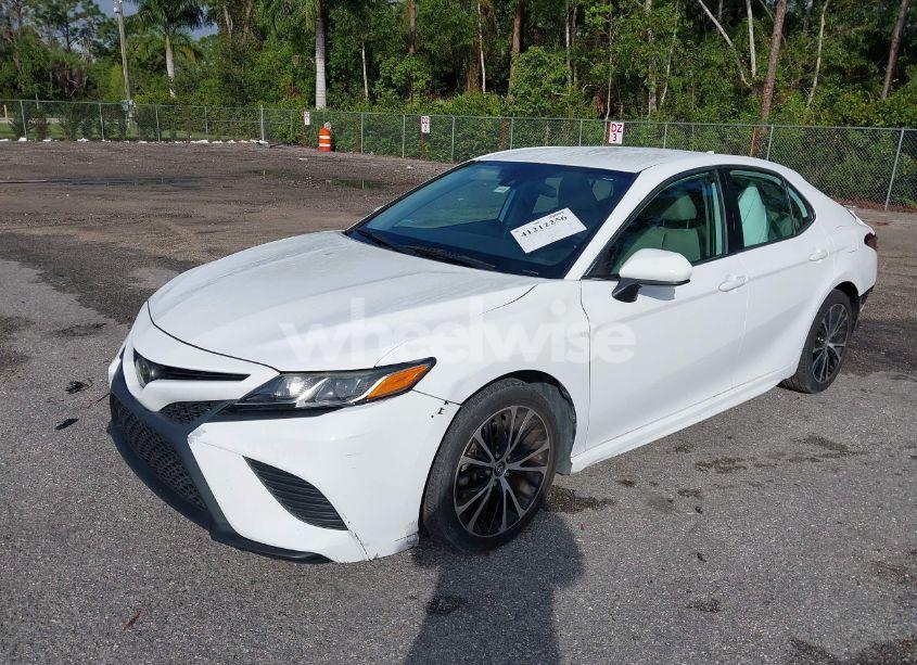 Photo 2 of 2019 Toyota Camry SE (VIN 4T1B11HK7KU754618)