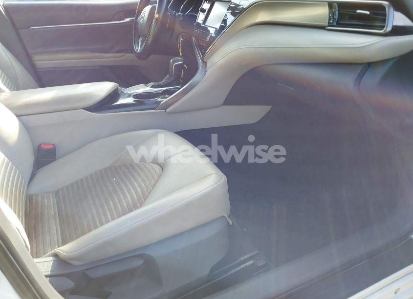 Photo 5 of 2019 Toyota Camry SE (VIN 4T1B11HK7KU754618)