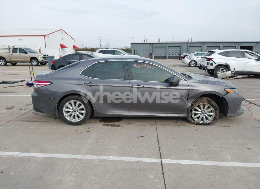 Photo 14 of 2019 Toyota Camry LE (VIN 4T1B11HK7KU759723)