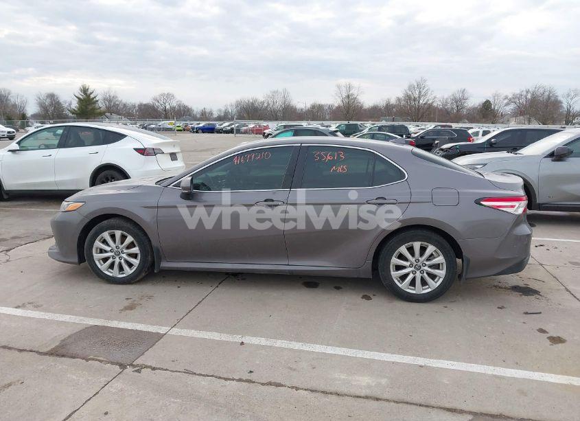 Photo 15 of 2019 Toyota Camry LE (VIN 4T1B11HK7KU759723)