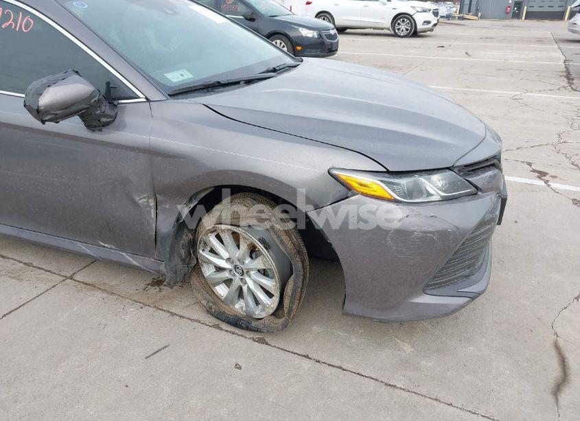 Photo 6 of 2019 Toyota Camry LE (VIN 4T1B11HK7KU759723)
