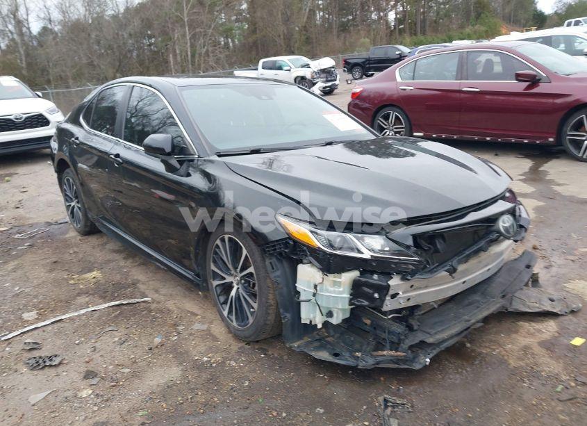 2019 Toyota Camry SE (VIN 4T1B11HK7KU774951) main photo