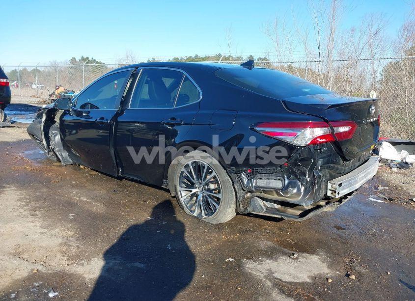 Photo 3 of 2019 Toyota Camry SE (VIN 4T1B11HK7KU774951)