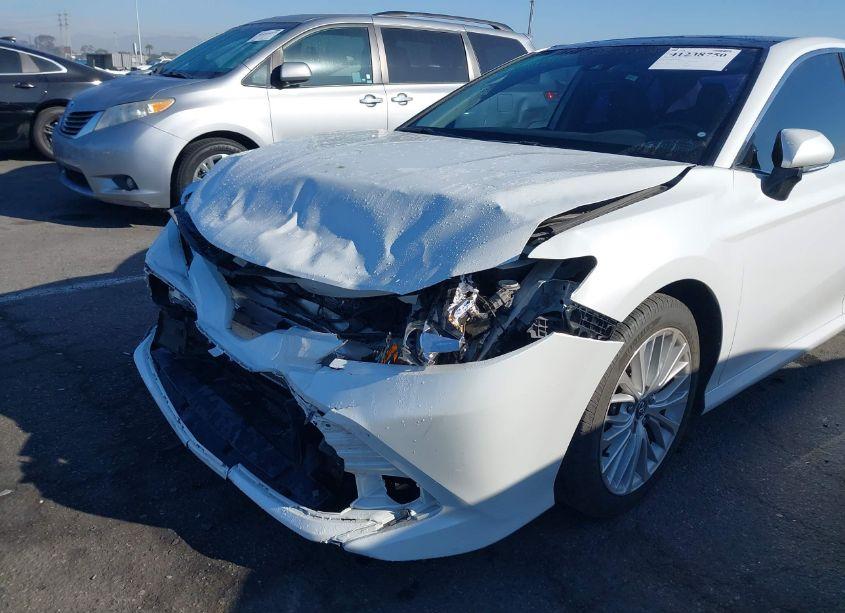 Photo 6 of 2019 Toyota Camry XLE (VIN 4T1B11HK7KU789014)