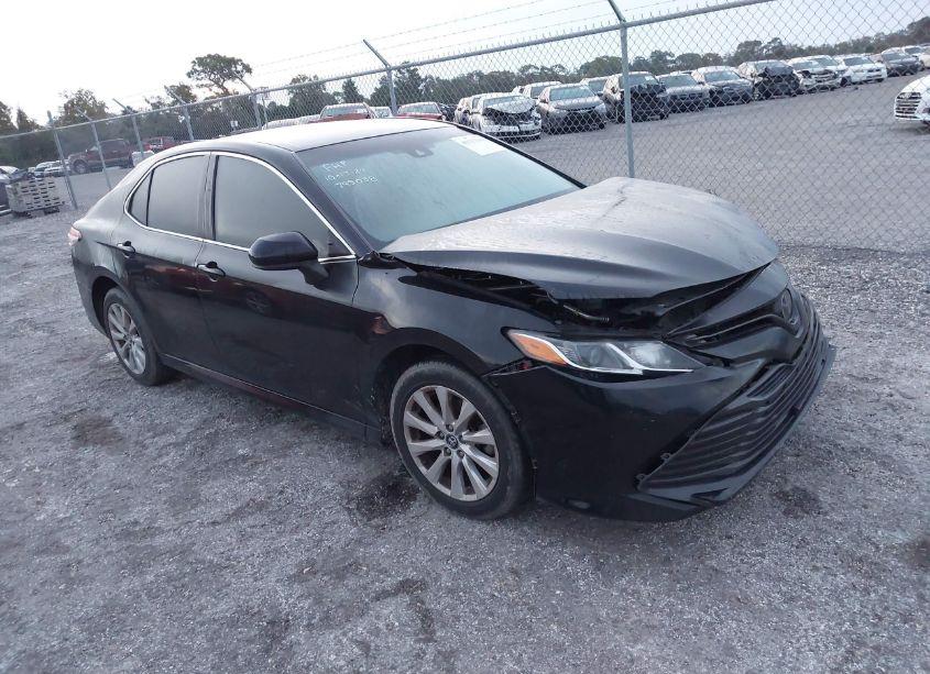 2019 Toyota Camry LE (VIN 4T1B11HK7KU795038) main photo