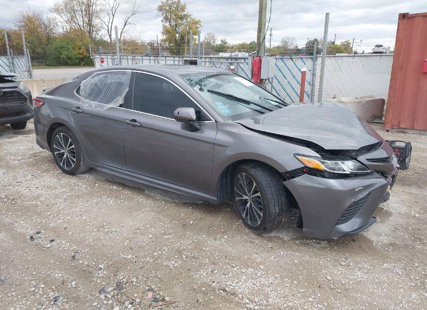 2019 Toyota Camry SE (VIN 4T1B11HK7KU799669) main photo