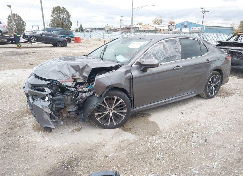 Photo 2 of 2019 Toyota Camry SE (VIN 4T1B11HK7KU799669)