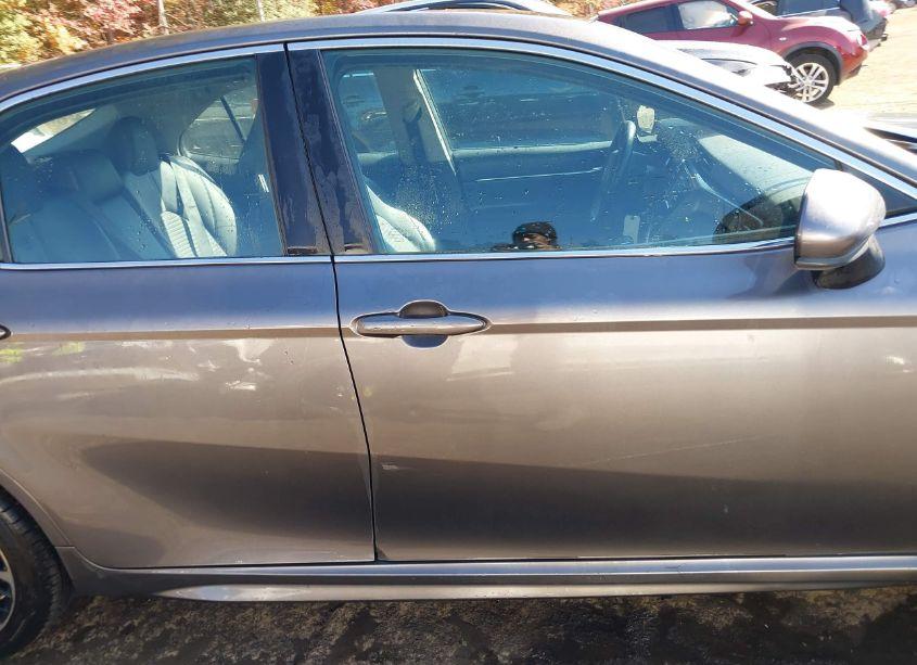 Photo 13 of 2019 Toyota Camry SE (VIN 4T1B11HK7KU822044)