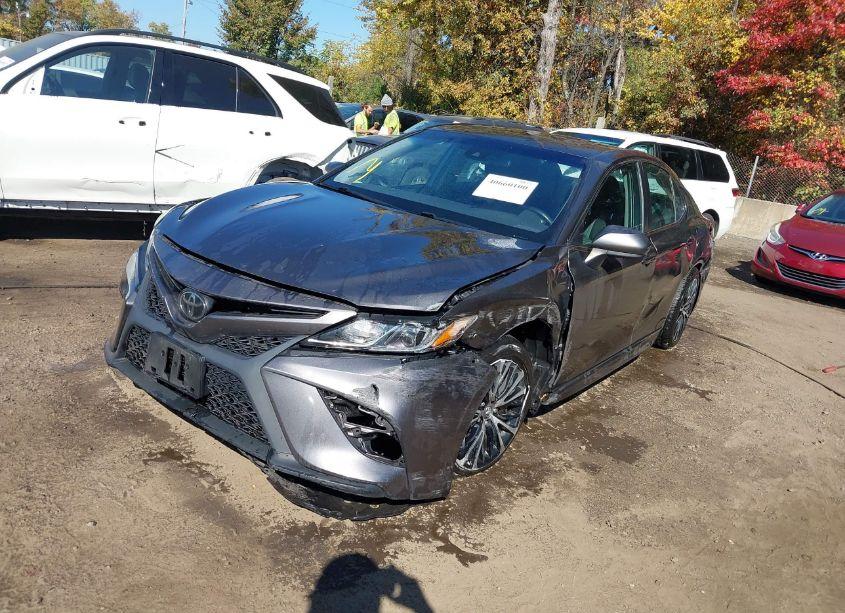Photo 2 of 2019 Toyota Camry SE (VIN 4T1B11HK7KU822044)