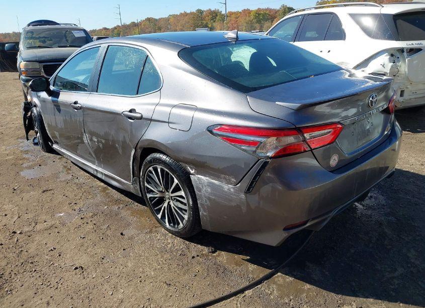 Photo 3 of 2019 Toyota Camry SE (VIN 4T1B11HK7KU822044)