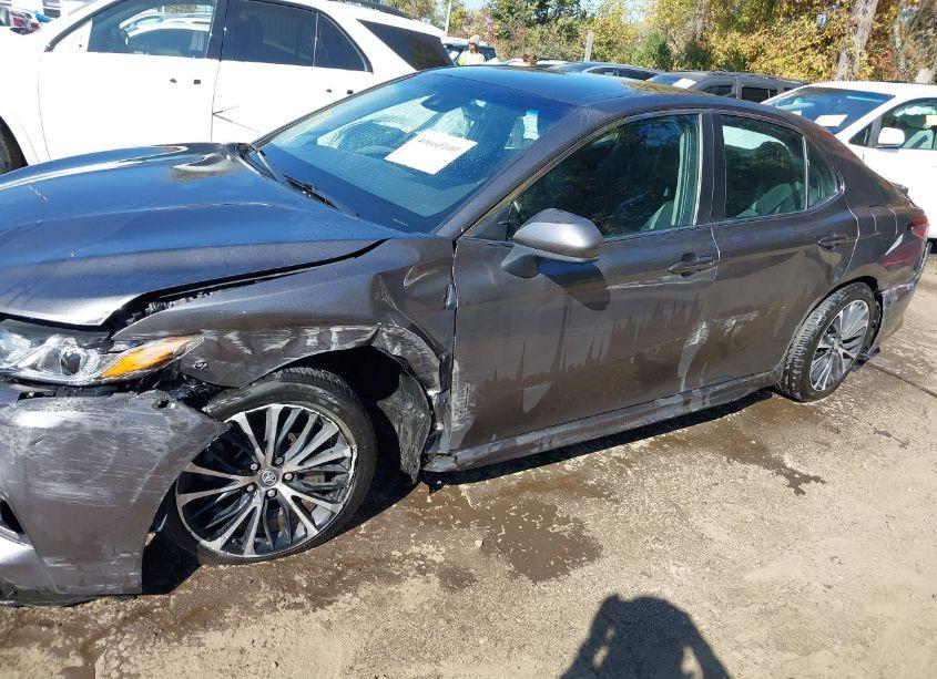 Photo 6 of 2019 Toyota Camry SE (VIN 4T1B11HK7KU822044)