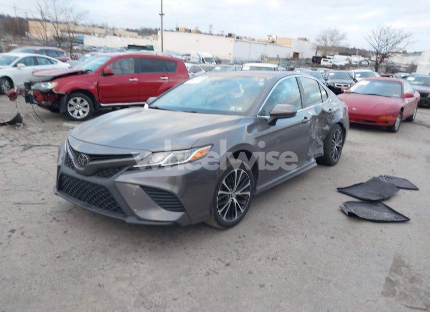 Photo 2 of 2019 Toyota Camry SE (VIN 4T1B11HK7KU834825)