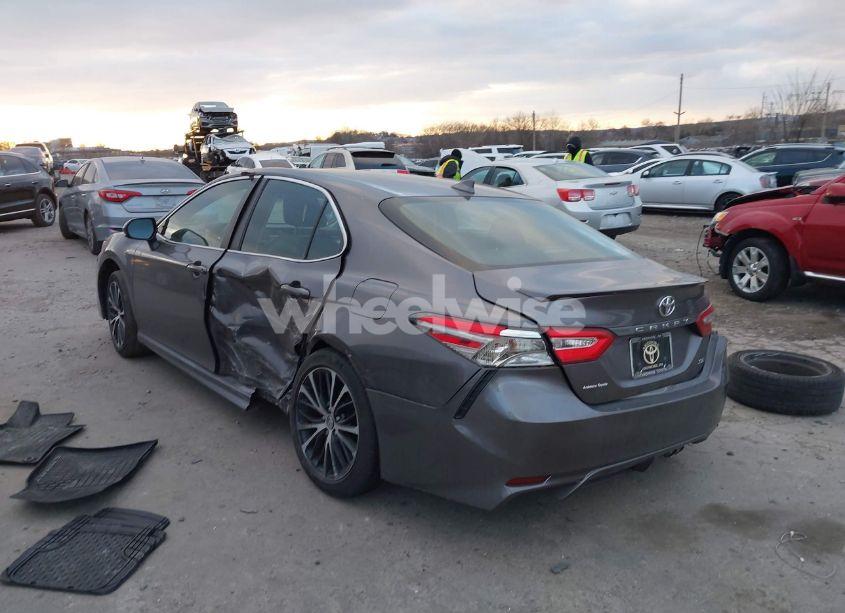 Photo 3 of 2019 Toyota Camry SE (VIN 4T1B11HK7KU834825)