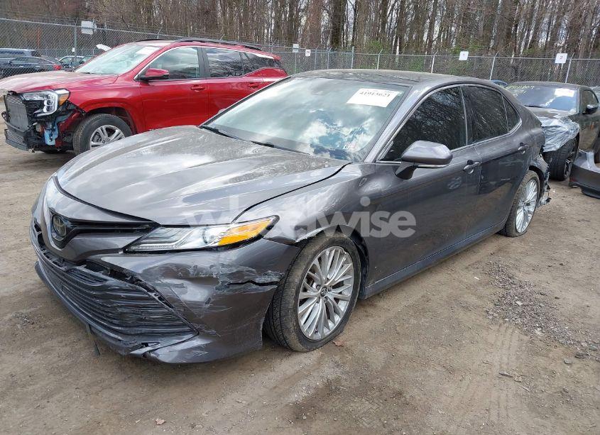 Photo 2 of 2019 Toyota Camry XLE (VIN 4T1B11HK7KU840270)