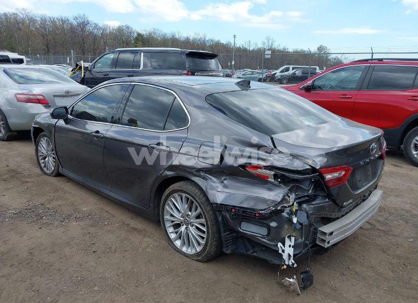 Photo 3 of 2019 Toyota Camry XLE (VIN 4T1B11HK7KU840270)