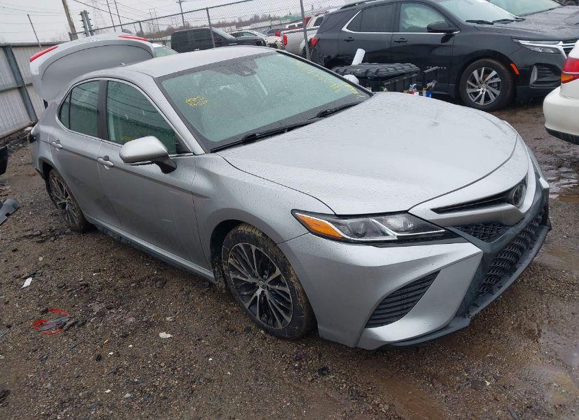 2019 Toyota Camry SE (VIN 4T1B11HK7KU852693) main photo