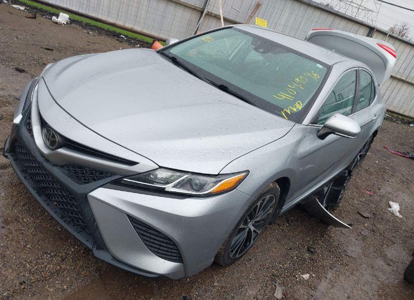 Photo 2 of 2019 Toyota Camry SE (VIN 4T1B11HK7KU852693)