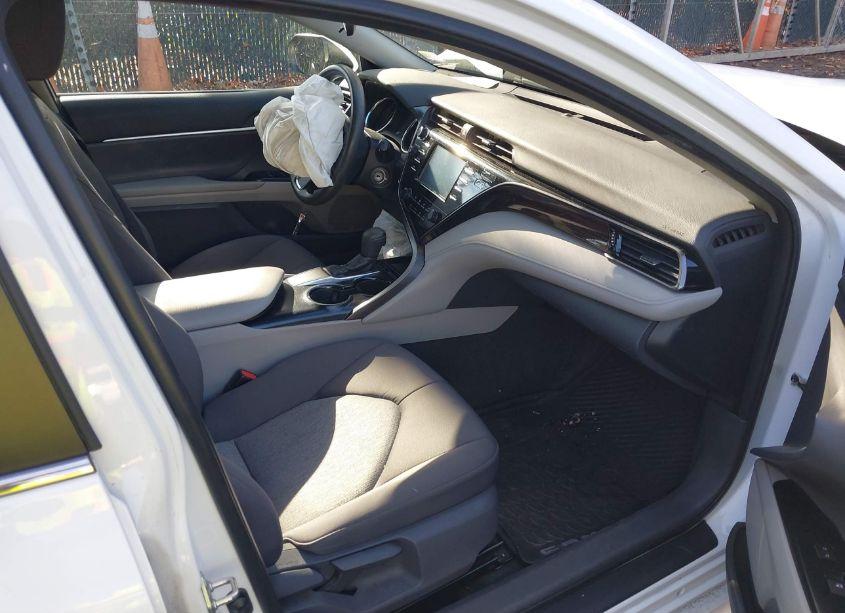 Photo 5 of 2019 Toyota Camry LE (VIN 4T1B11HK7KU854802)