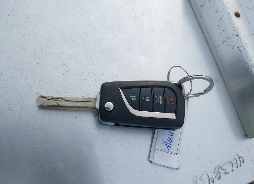 Photo 11 of 2018 Toyota Camry SE (VIN 4T1B11HK8JU011898)