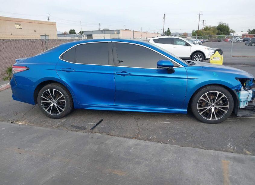 Photo 13 of 2018 Toyota Camry SE (VIN 4T1B11HK8JU011898)