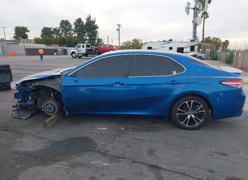 Photo 14 of 2018 Toyota Camry SE (VIN 4T1B11HK8JU011898)