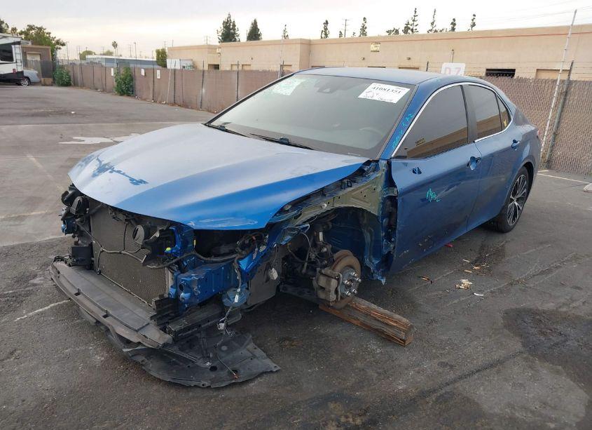 Photo 2 of 2018 Toyota Camry SE (VIN 4T1B11HK8JU011898)