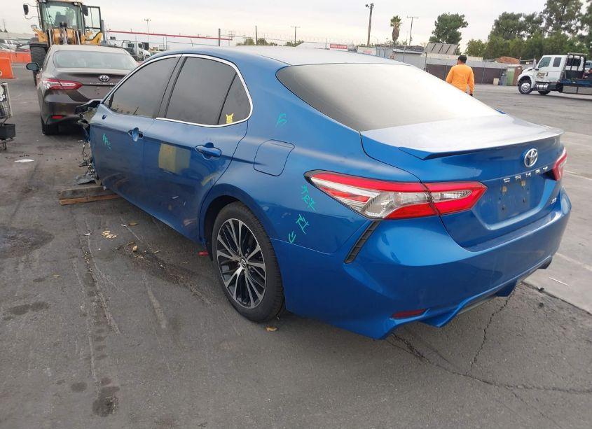 Photo 3 of 2018 Toyota Camry SE (VIN 4T1B11HK8JU011898)