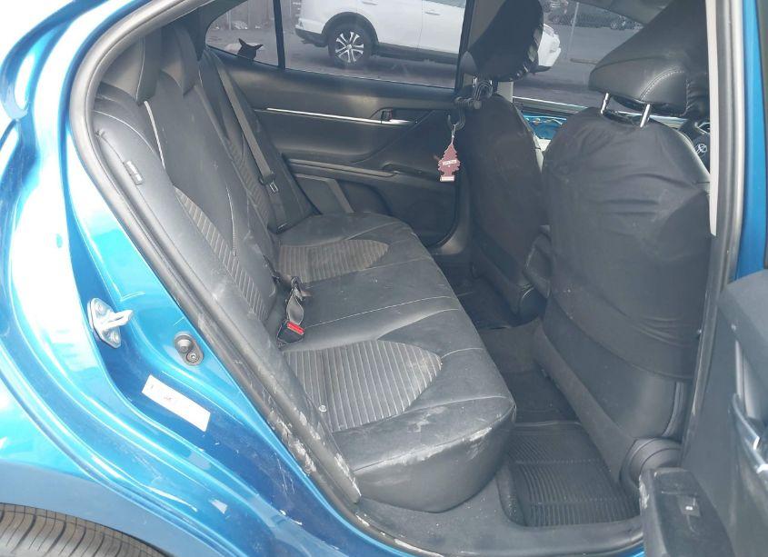 Photo 8 of 2018 Toyota Camry SE (VIN 4T1B11HK8JU011898)