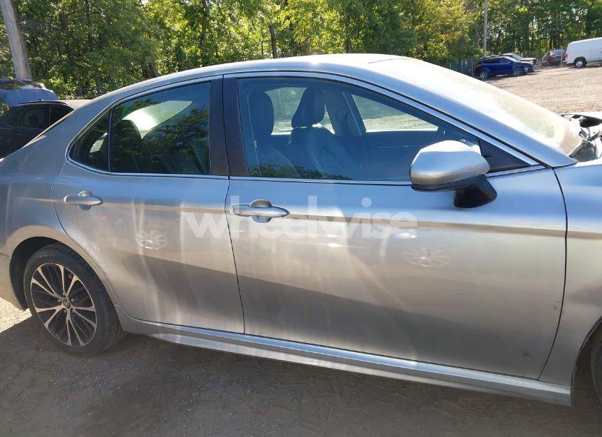 Photo 13 of 2018 Toyota Camry SE (VIN 4T1B11HK8JU014347)