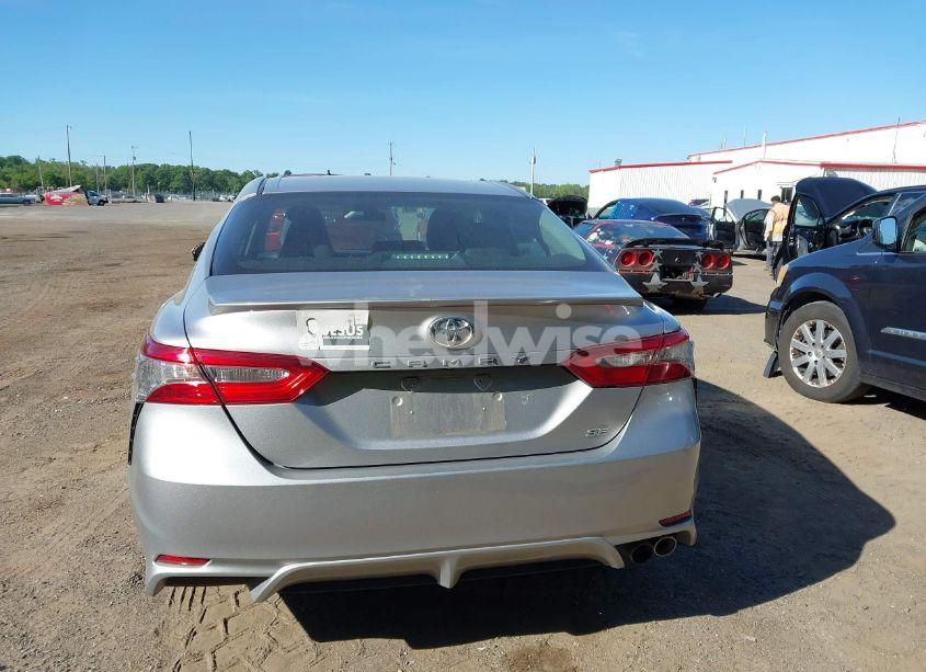 Photo 16 of 2018 Toyota Camry SE (VIN 4T1B11HK8JU014347)