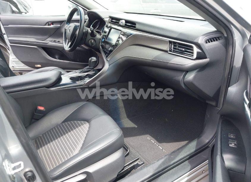 Photo 5 of 2018 Toyota Camry SE (VIN 4T1B11HK8JU014347)