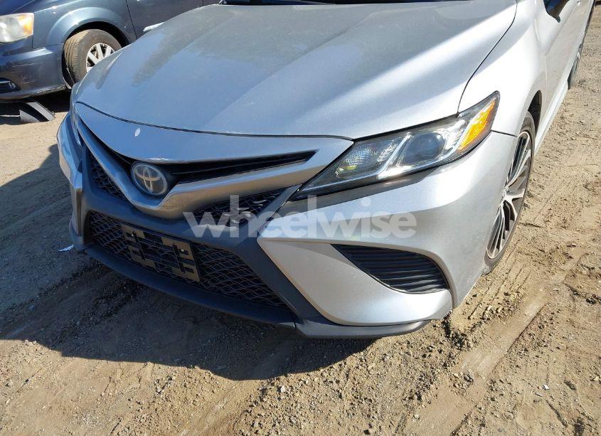 Photo 6 of 2018 Toyota Camry SE (VIN 4T1B11HK8JU014347)