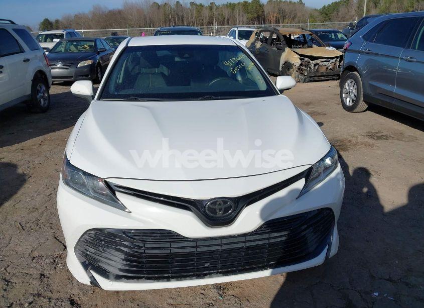 Photo 12 of 2018 Toyota Camry SE (VIN 4T1B11HK8JU041452)