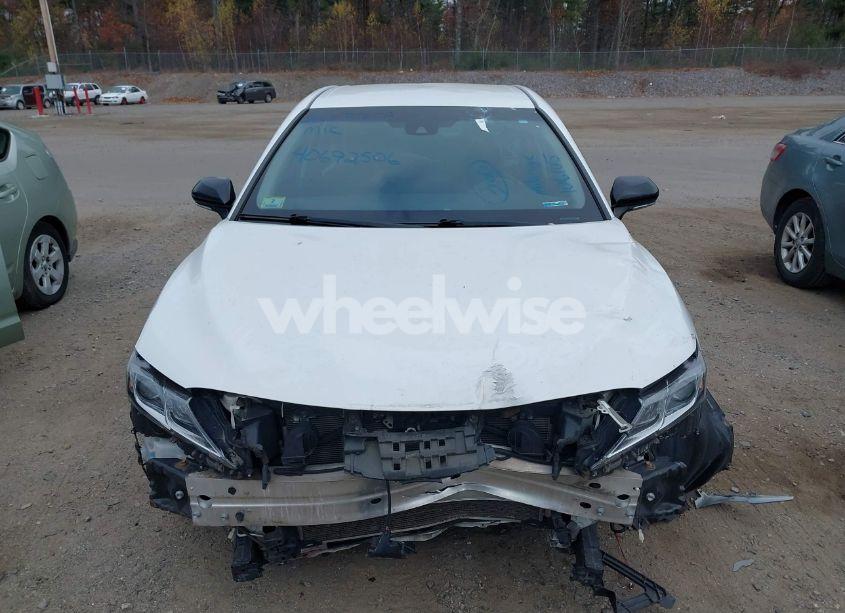 Photo 12 of 2018 Toyota Camry SE (VIN 4T1B11HK8JU042438)