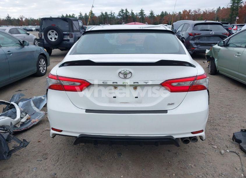 Photo 16 of 2018 Toyota Camry SE (VIN 4T1B11HK8JU042438)