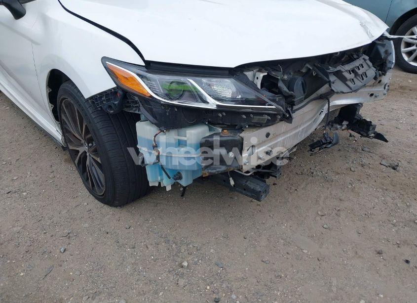 Photo 18 of 2018 Toyota Camry SE (VIN 4T1B11HK8JU042438)