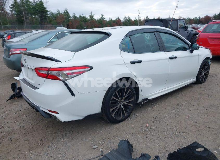 Photo 4 of 2018 Toyota Camry SE (VIN 4T1B11HK8JU042438)