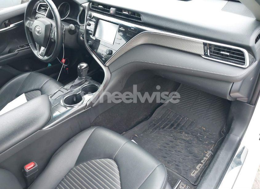 Photo 5 of 2018 Toyota Camry SE (VIN 4T1B11HK8JU042438)